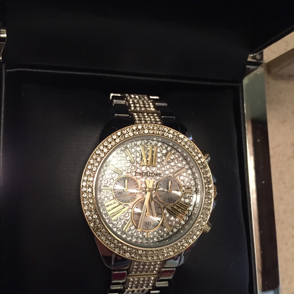 (GIFTED) 🎁 Bebe 💎 diamond 💎 cz encrusted watch - Picture 4 of 4